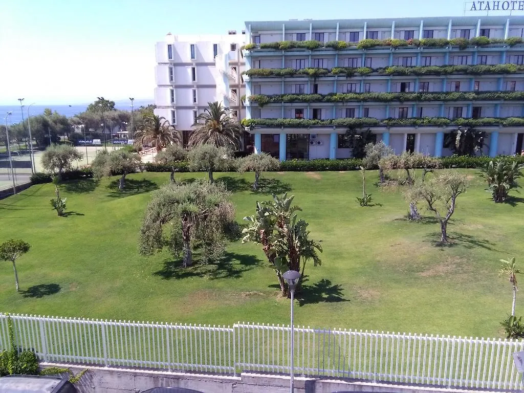 The House On The Beach Giardini-Naxos Apartament