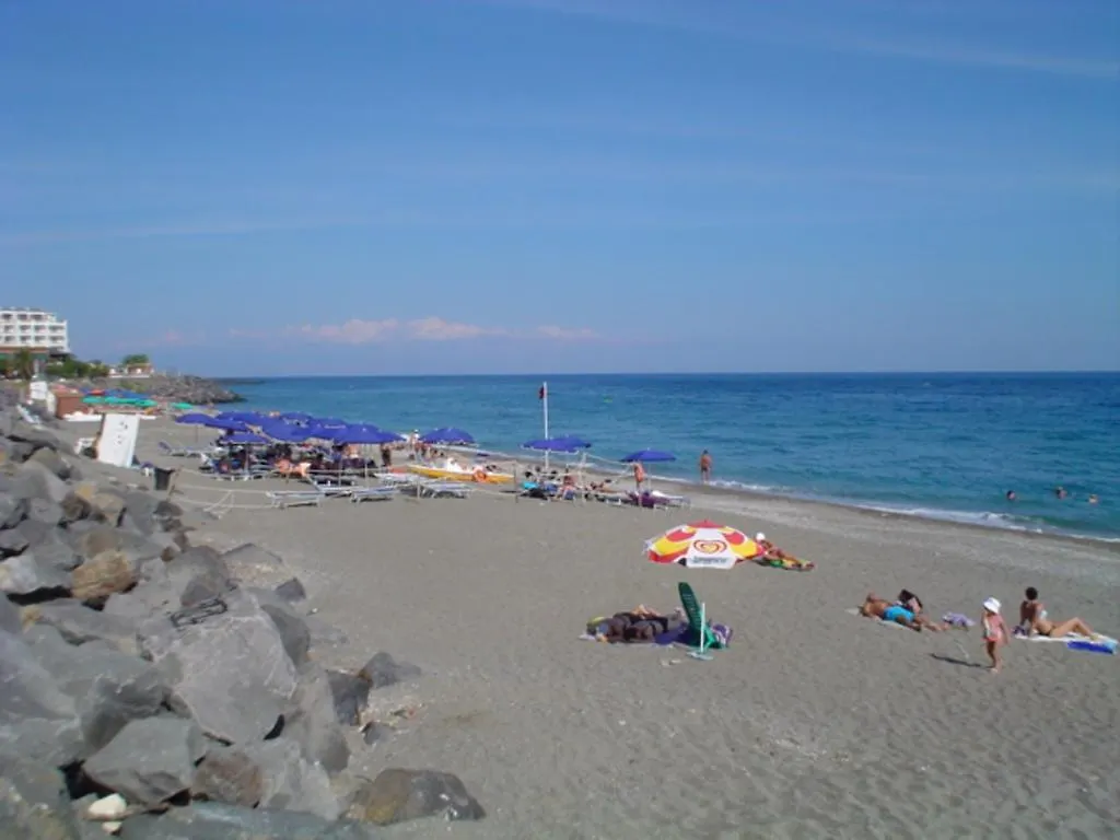 The House On The Beach Giardini-Naxos Apartament