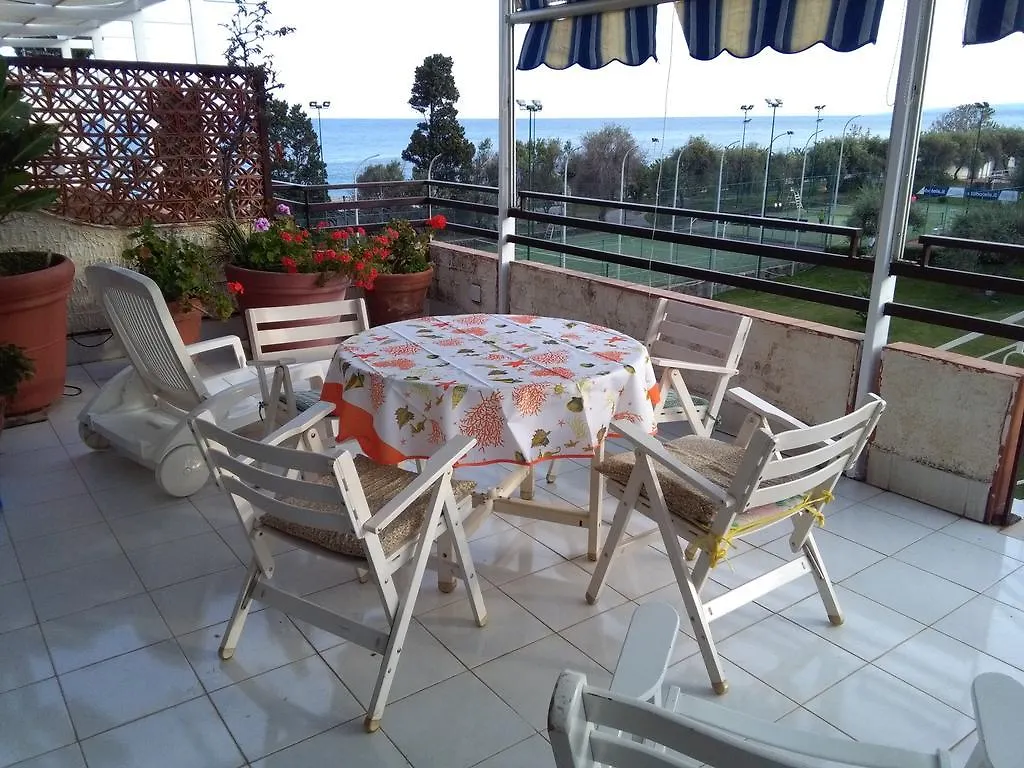 The House On The Beach Giardini-Naxos 0*,  Italien